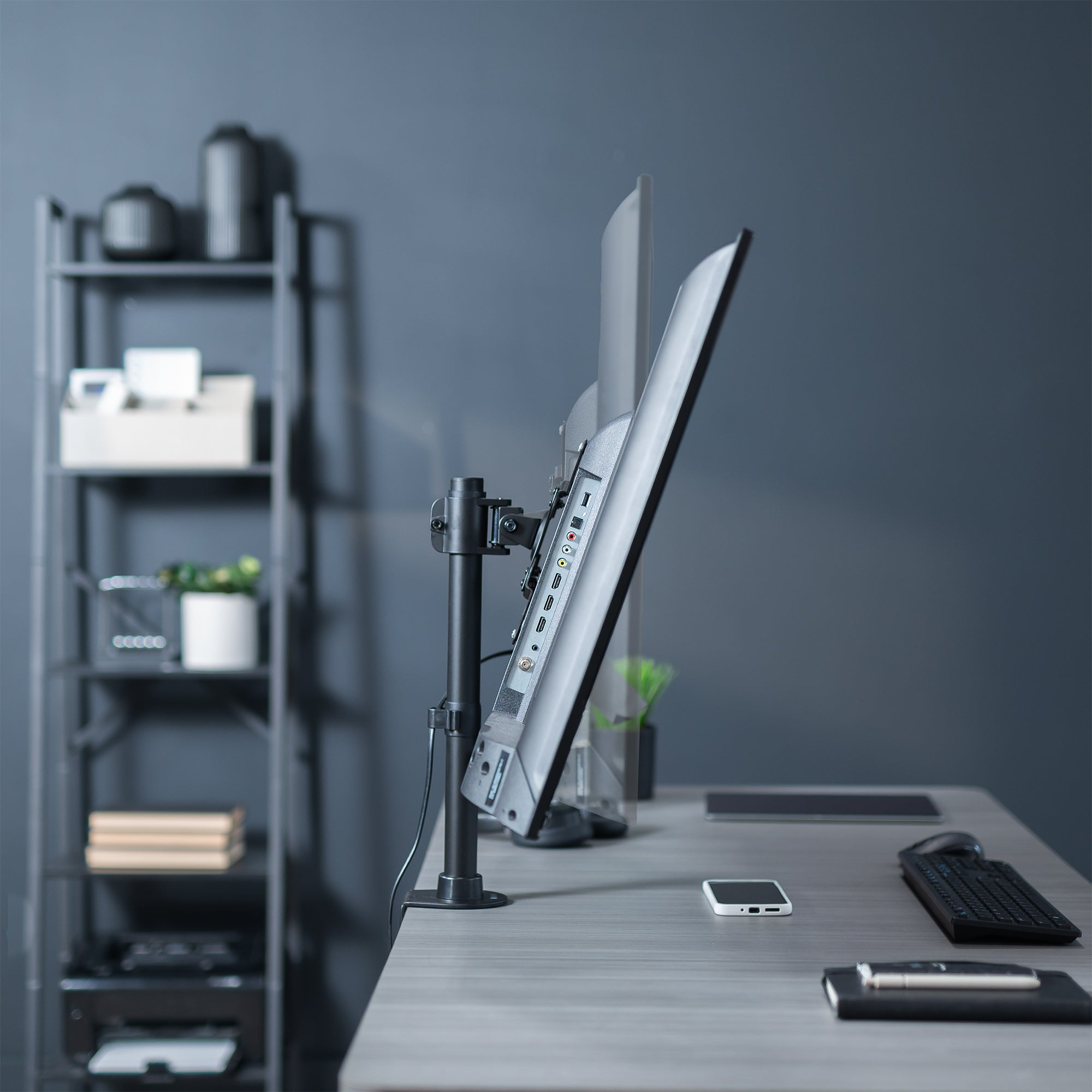 Single 17" to 42" Monitor Desk Mount